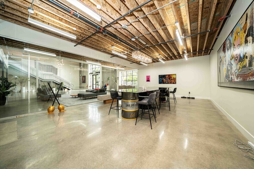 More Photos Of 2001 Saturn St, Monterey Park Light Distribution For Sale