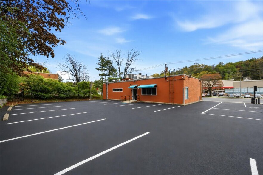 More Photos Of 860 Central Park Ave, Scarsdale Bank For Lease