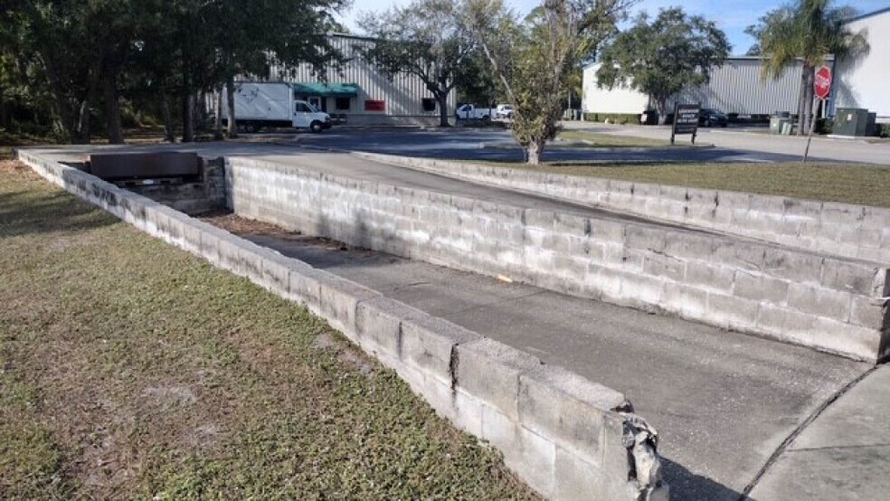 More Photos Of 1944-1962 60th Pl E, Bradenton Light Manufacturing For Lease