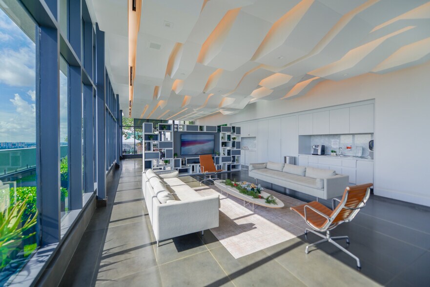More Photos Of 19790 W Dixie Hwy, Aventura Office For Lease