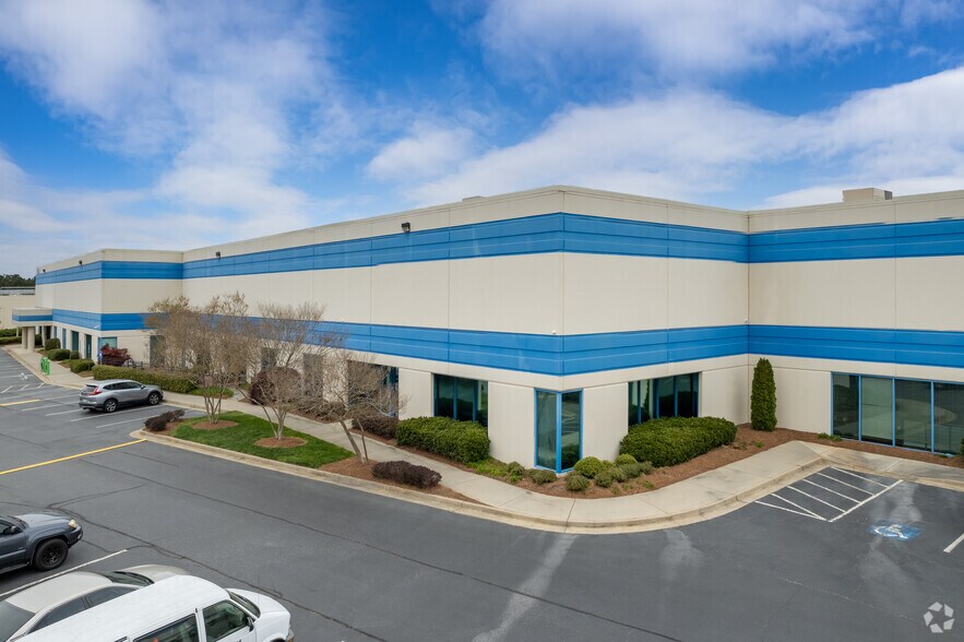 More Photos Of 7000 Highlands Pky SE, Smyrna Warehouse For Lease