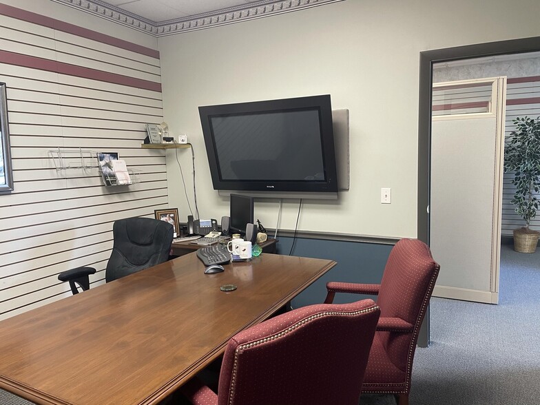 More Photos Of 1205 Boston Rd, Springfield Office For Sale