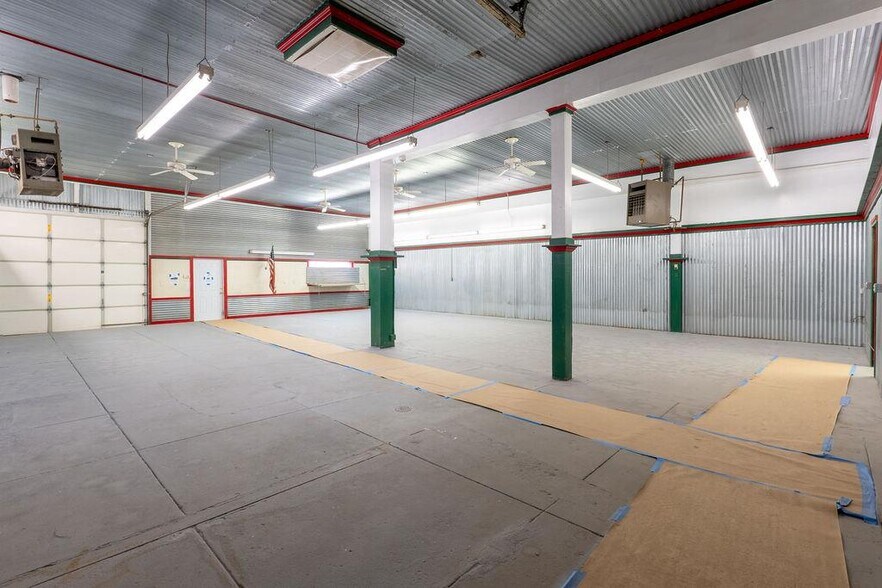 More Photos Of 116-118 S Union Ave, Shawnee Showroom For Sale