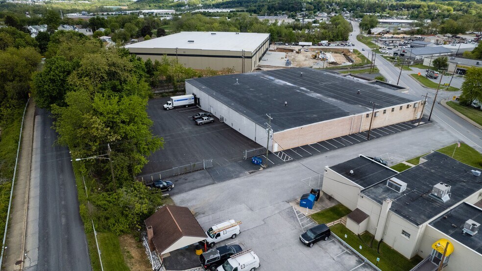 More Photos Of 300 N Sherman St, York Manufacturing For Lease