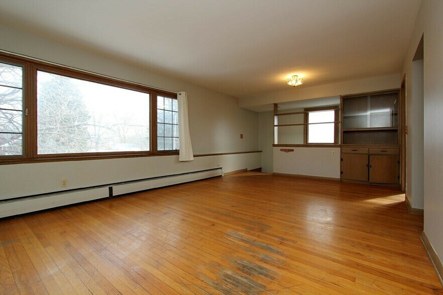 More Photos Of 3805 S Kinnickinnic Ave, Milwaukee Office Residential For Lease