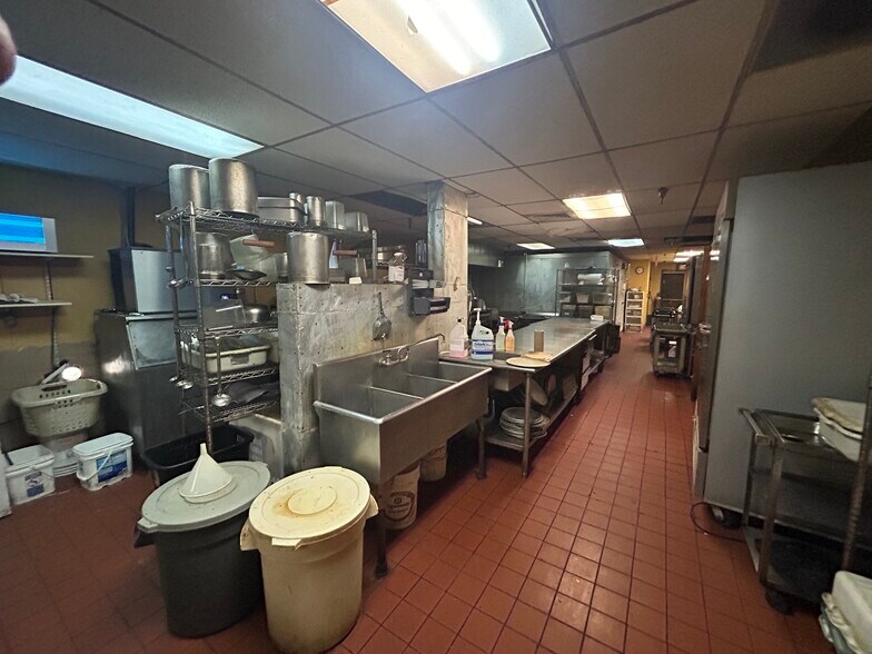 More Photos Of 8 Tech One Dr, Monroeville Restaurant For Lease