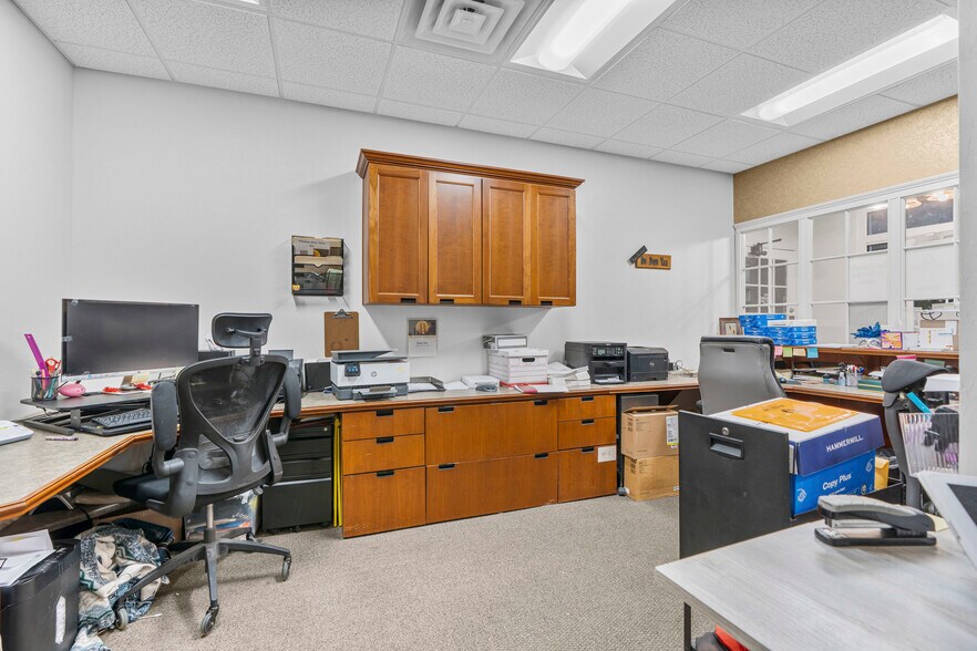 More Photos Of 416 George St, De Pere Office For Sale