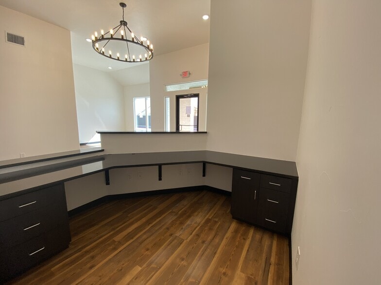 More Photos Of 11702 Frankford Ave, Lubbock Medical For Sale