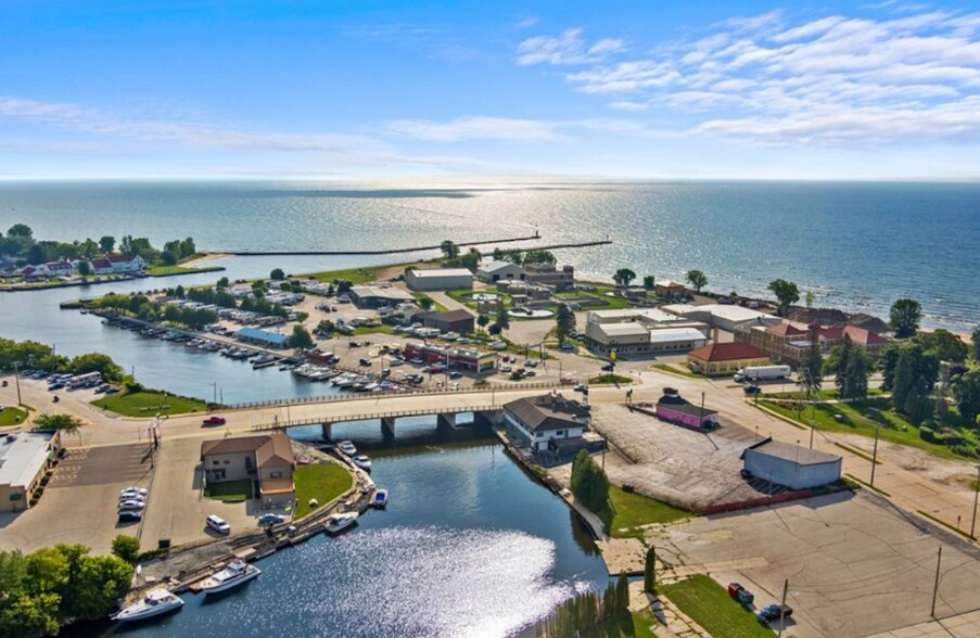 More Photos Of 1308 Washington St, Two Rivers Office Residential For Sale