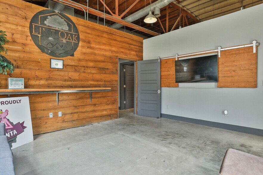 More Photos Of 147 Jackson St, Newnan Freestanding For Lease