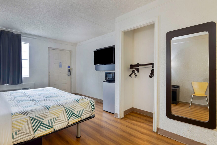 More Photos Of 220 I-10, Beaumont Hotel For Sale