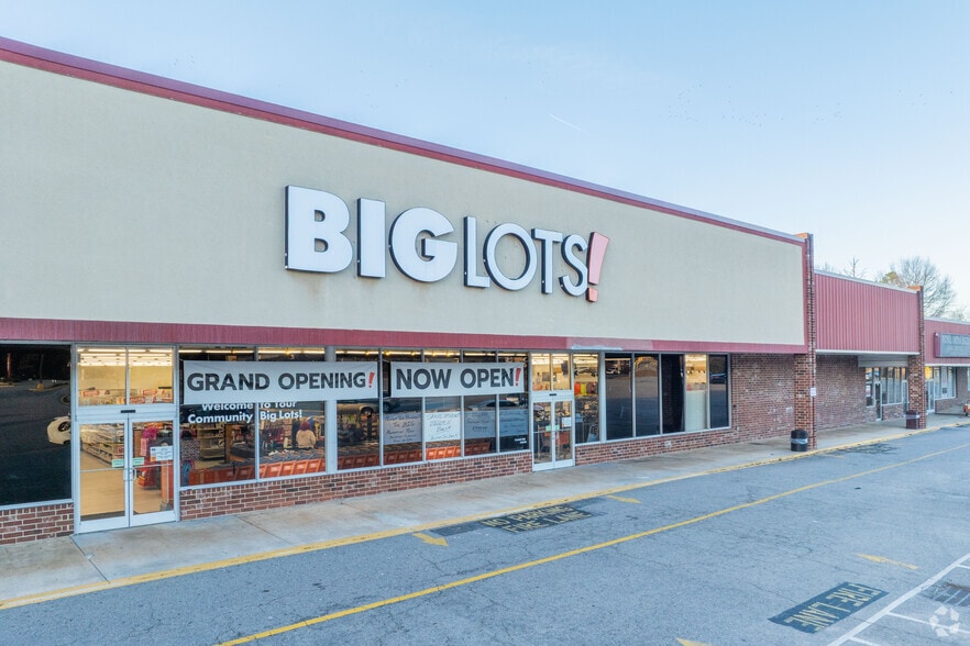 More Photos Of 9221 Two Notch Rd, Columbia Storefront For Sale
