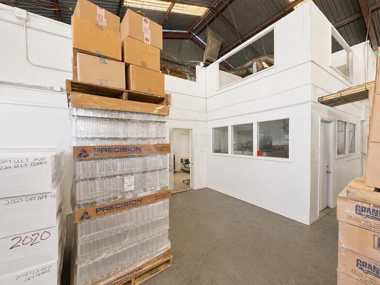 More Photos Of 11001 Vulcan St, South Gate Warehouse For Lease