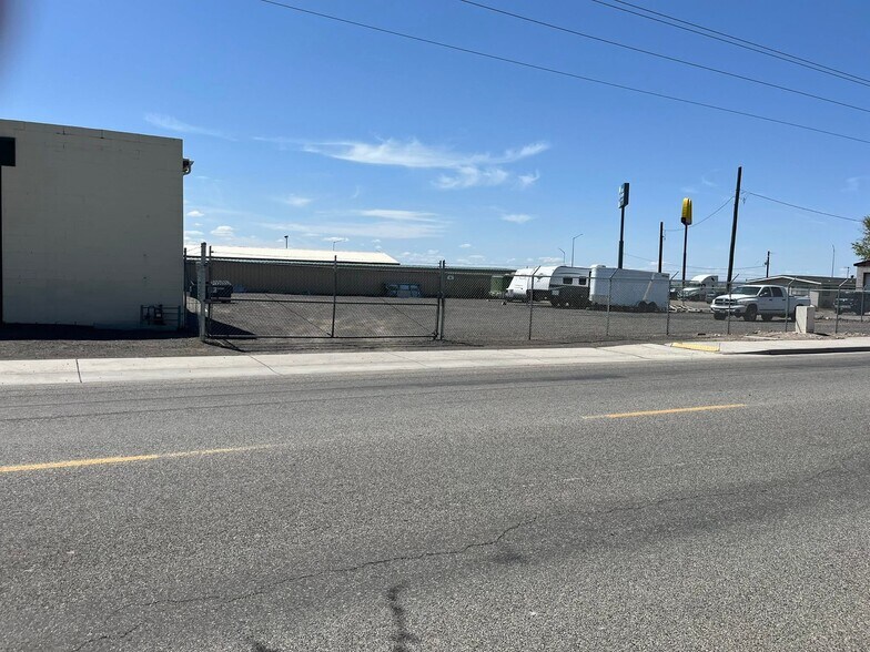 More Photos Of 215 W Yakima, Jerome Warehouse For Lease