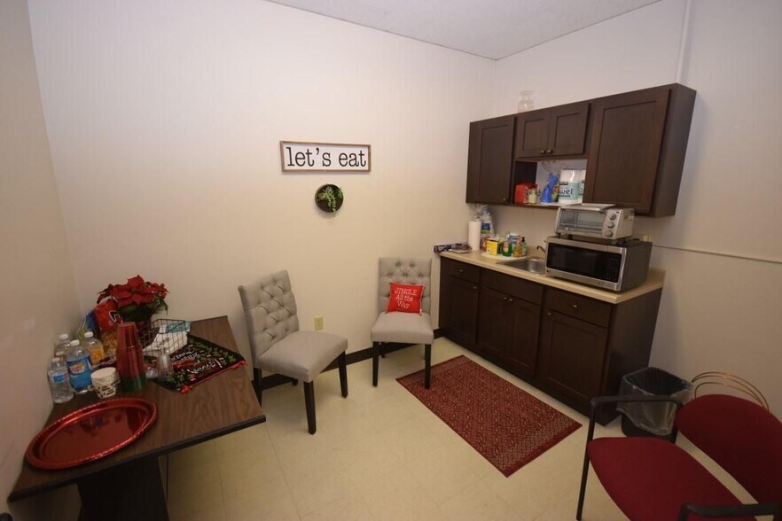 More Photos Of 215 MAIN STREET ZEILGLER BUILING, West Bend Office For Lease