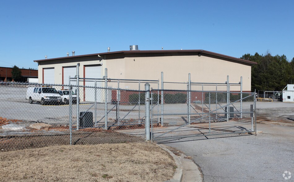 More Photos Of 7535 Southlake Pky, Jonesboro Truck Terminal For Lease