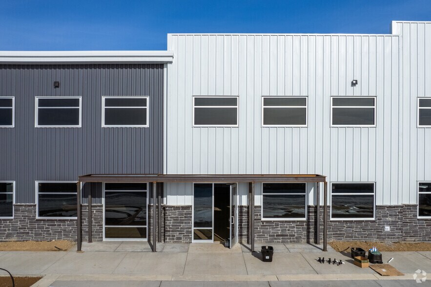 More Photos Of 1107 Southgate, Windsor Manufacturing For Lease