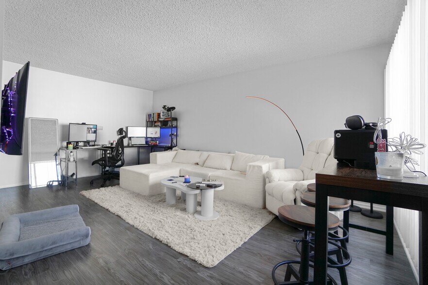 More Photos Of 8011 Romaine St, Los Angeles Apartments For Sale