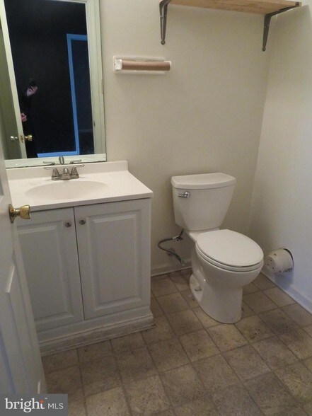 More Photos Of 301-321 Pinedge Dr, Berlin Unknown For Lease