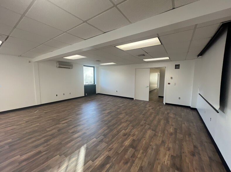 More Photos Of 275 Portsmouth Ave, Stratham Light Manufacturing For Sale