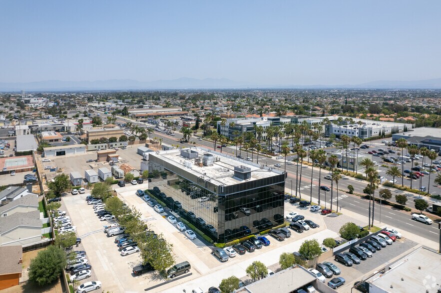 More Photos Of 19671 Beach Blvd, Huntington Beach Medical For Lease