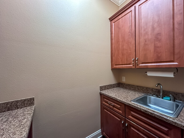 More Photos Of 1611 Harden Blvd, Lakeland Office For Lease