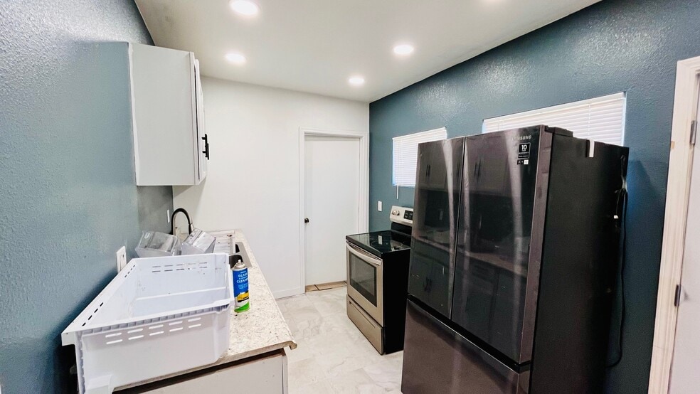 More Photos Of 12036 Bartlett Ave, Adelanto Office Residential For Sale