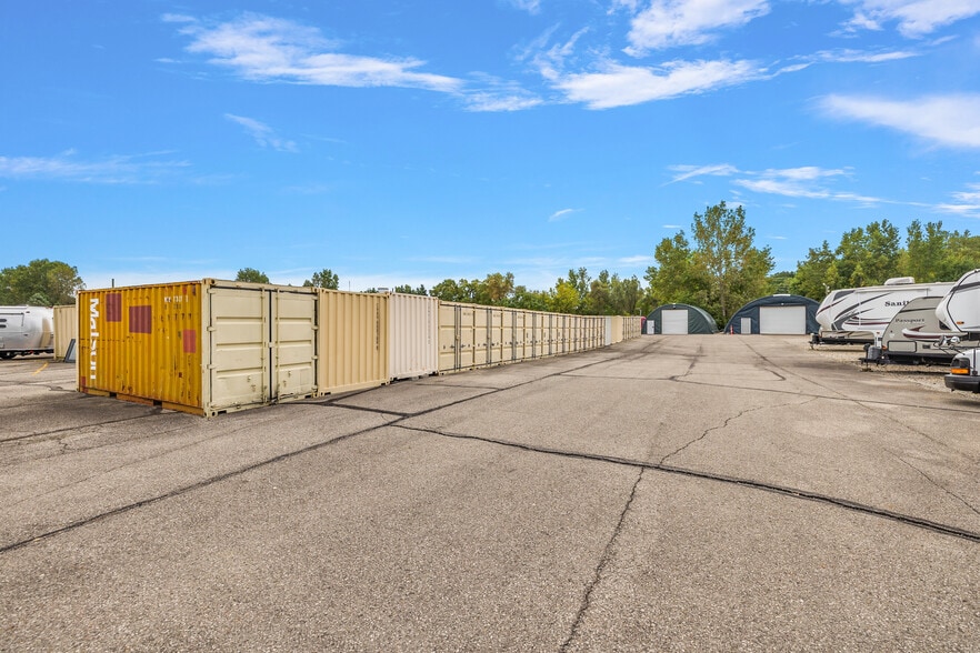 More Photos Of 59120 Oasis Center Dr, South Lyon Self Storage For Sale