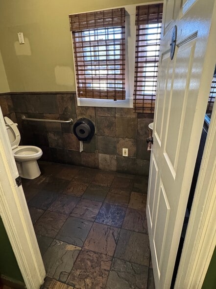 More Photos Of 7 Boardwalk, Sparta Restaurant For Sale