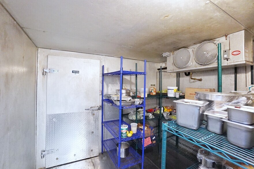 More Photos Of 306 Gatzmer Ave, Jamesburg Restaurant For Lease