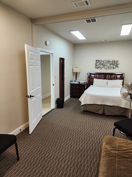 More Photos Of 2125 Martin Dr, Bedford Medical For Sale