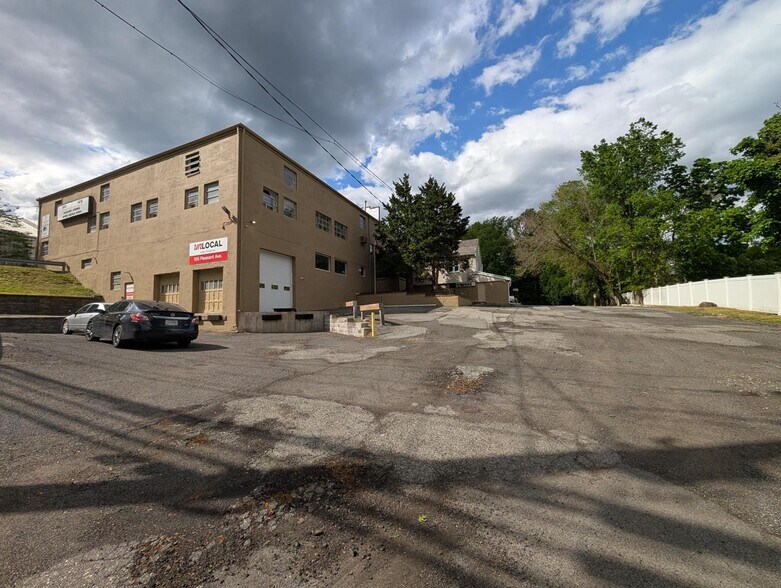Primary Photo Of 103-105 Pleasant Ave, Upper Saddle River Warehouse For Lease