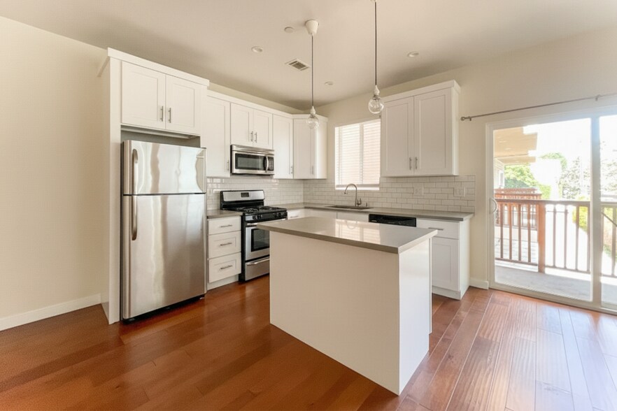 More Photos Of 6178 Aldama St, Los Angeles Apartments For Sale