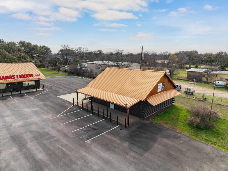 More Photos Of 805-807 E Hall St, Bangs Medical For Sale