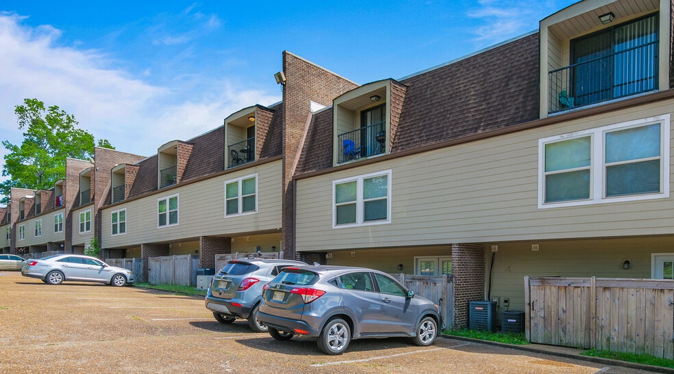 More Photos Of 770 Lakeland Dr, Jackson Apartments For Sale