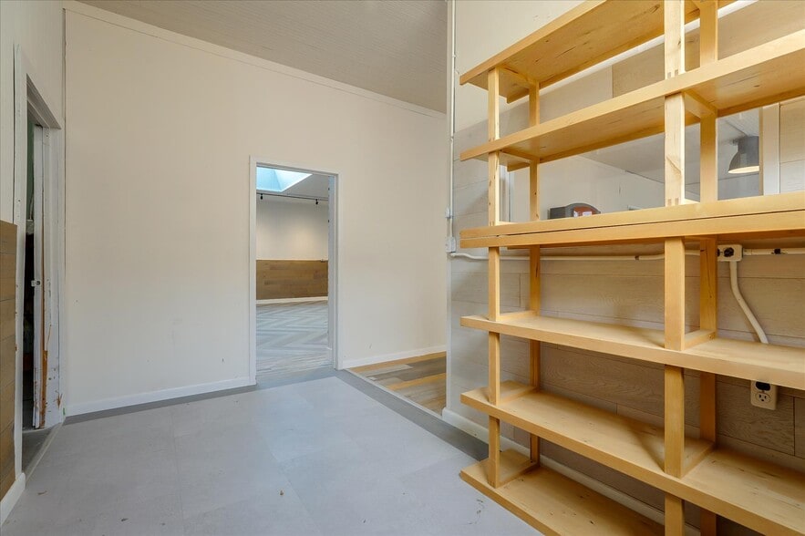 More Photos Of 14 E Lake Ave, Watsonville Storefront For Sale