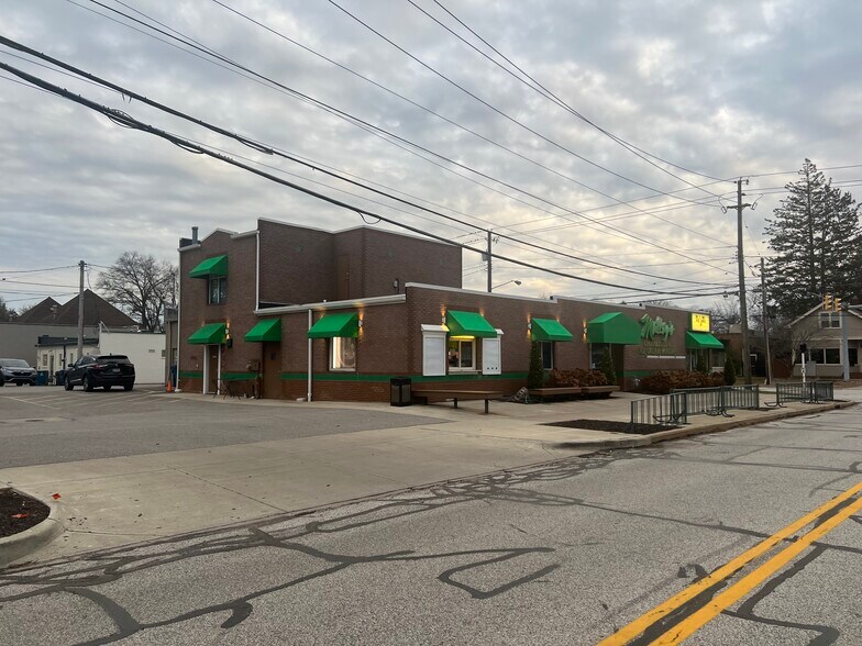 More Photos Of 590 Dover Center Rd, Bay Village Storefront For Lease