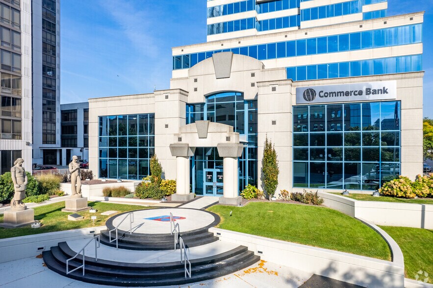 More Photos Of 401 Main St, Peoria Office For Sale