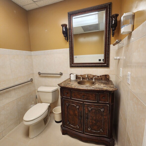 More Photos Of 5220 S University Dr, Davie Office For Sale