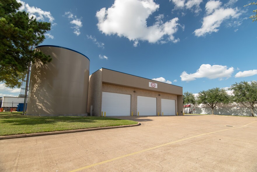 More Photos Of 8100 Kempwood Dr, Houston Manufacturing For Lease