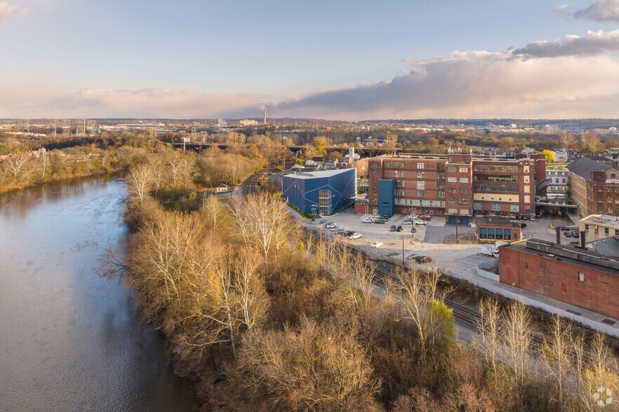 More Photos Of 401 E 4th St, Bridgeport Warehouse For Lease