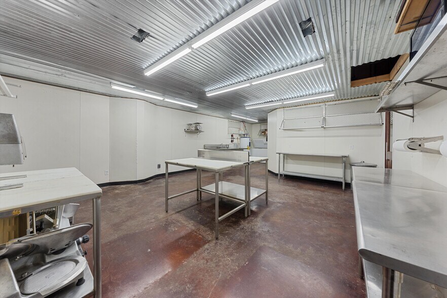 More Photos Of 248 Chitwood Rd, Gatesville Warehouse For Sale