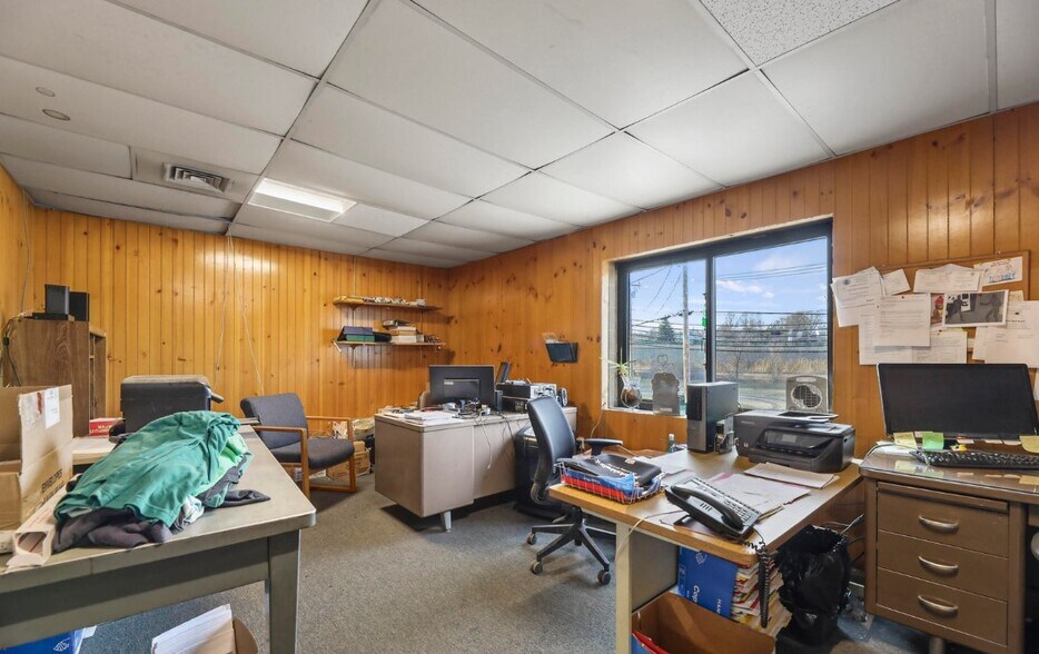 More Photos Of 1260 East St, Pittsfield Freestanding For Sale