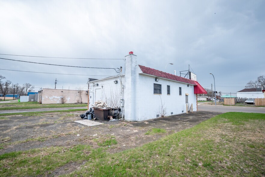 More Photos Of 196 Visger Rd, River Rouge Freestanding For Sale