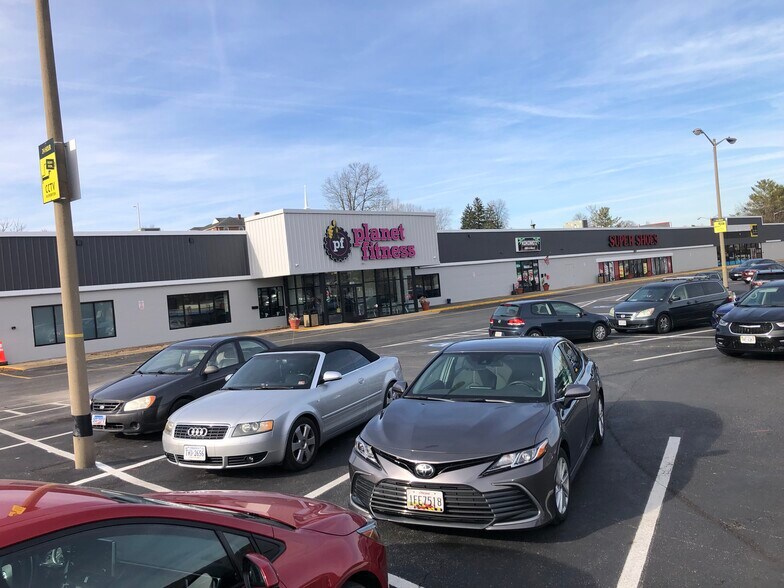 More Photos Of 1104 Greenville Ave, Staunton Storefront For Lease