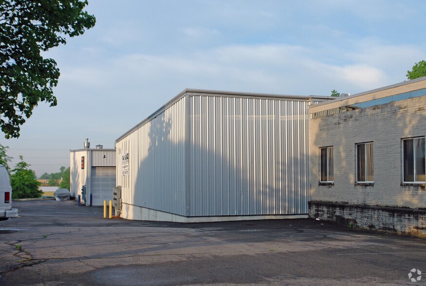 More Photos Of 7906 Hill Park Ct, Lorton Warehouse For Lease