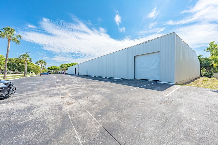 More Photos Of 198 Lock Rd, Deerfield Beach Warehouse For Lease