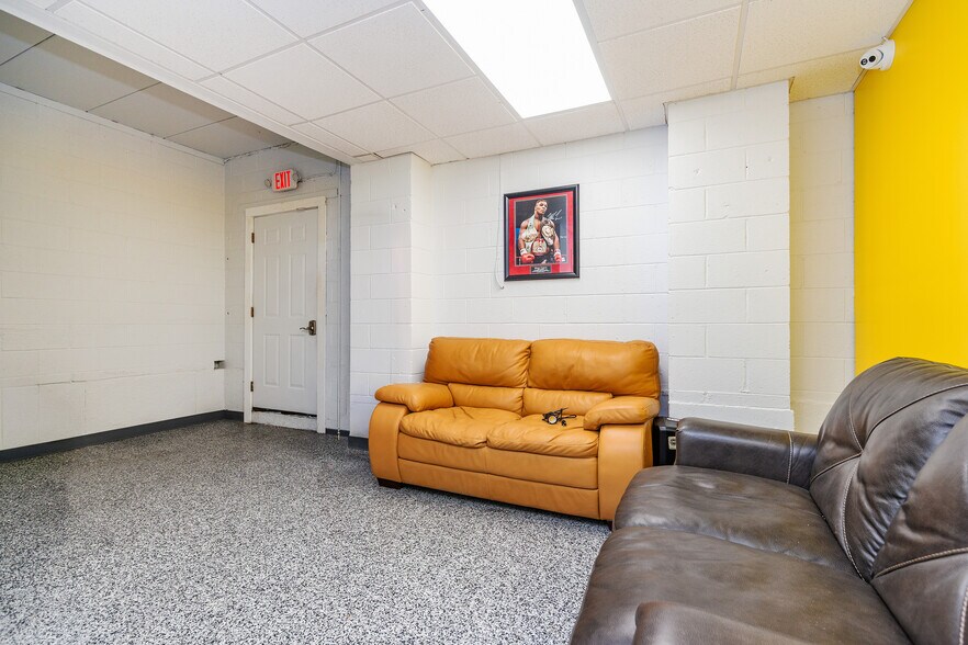 More Photos Of 75 Roberts St, West Warwick Showroom For Sale