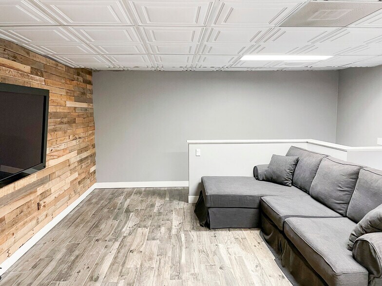 More Photos Of 11390 Knott St, Garden Grove Warehouse For Sale