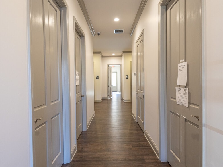 More Photos Of 404 Enterprise Dr, Oxford Medical For Sale